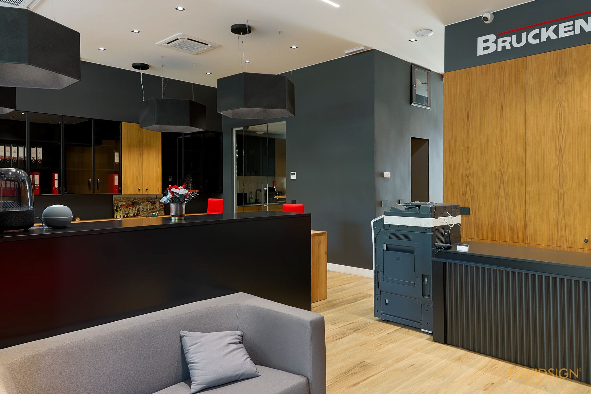 Design interior Brucken Real Estate HeadQuarters Oradea România Davidsign - 2