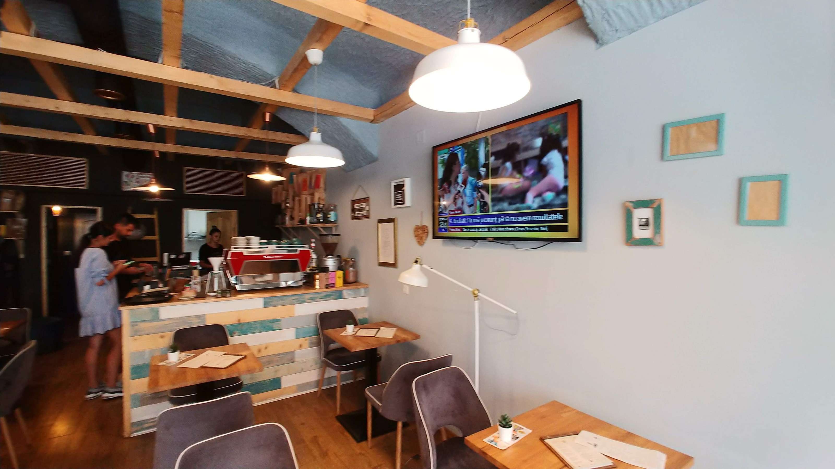 Interior Design: Specialty Coffee Shop The Dripper